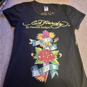 Ed Hardy small womens tee shirt. Black. Very nice pre worn condition.